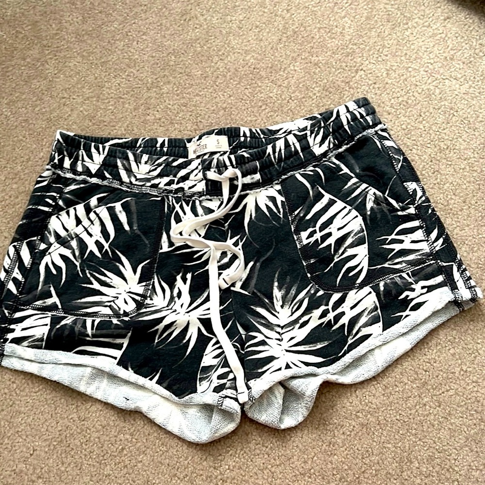 Hollister Comfy Shorts🤍🖤